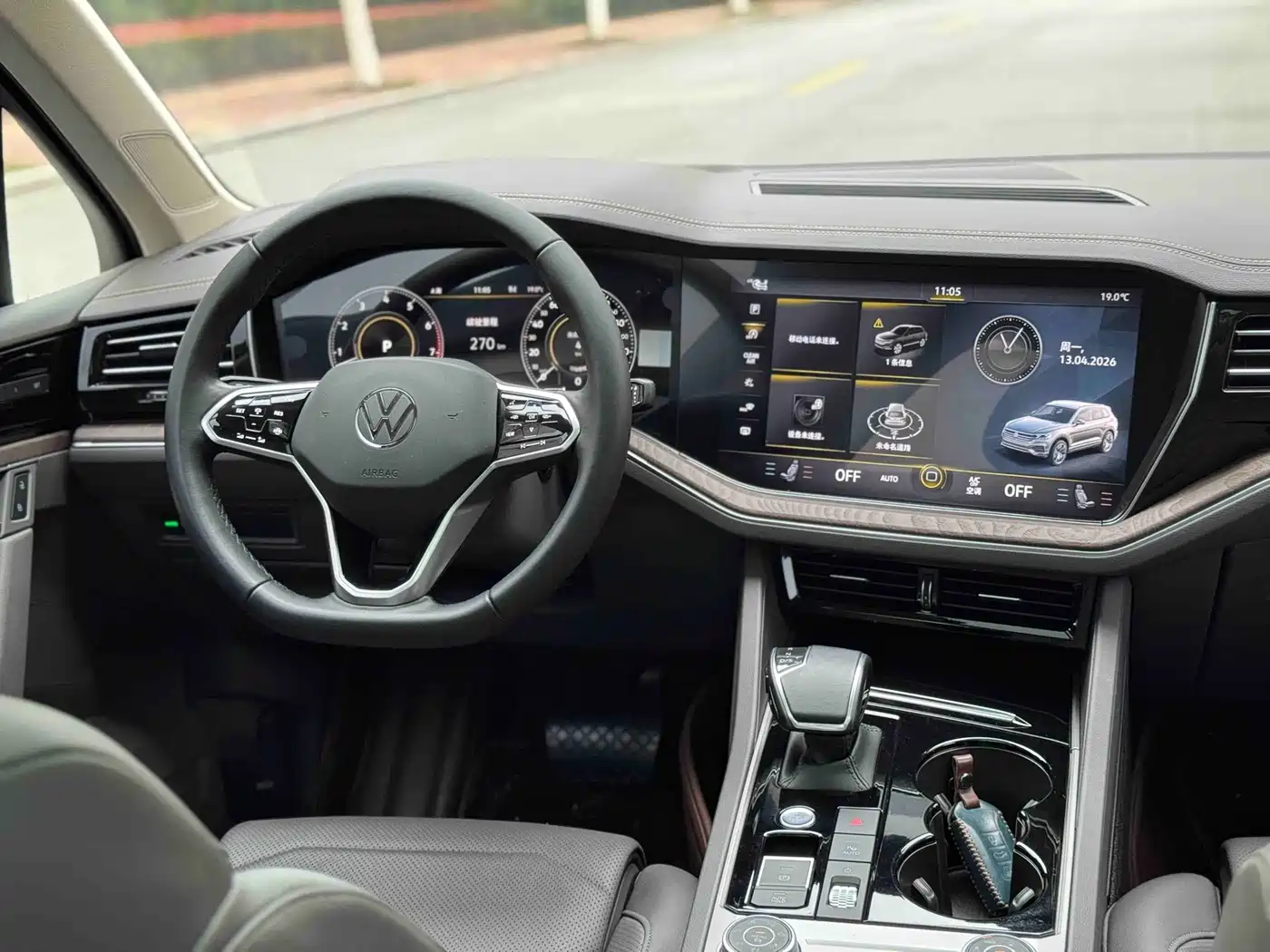 VOLKSWAGEN TOUAREG