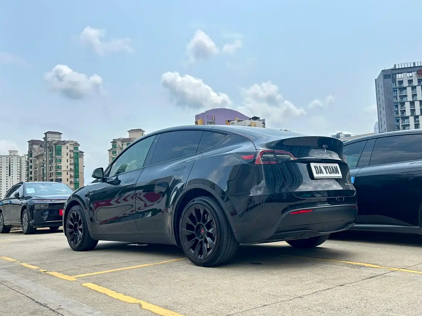 TESLA MODEL Y