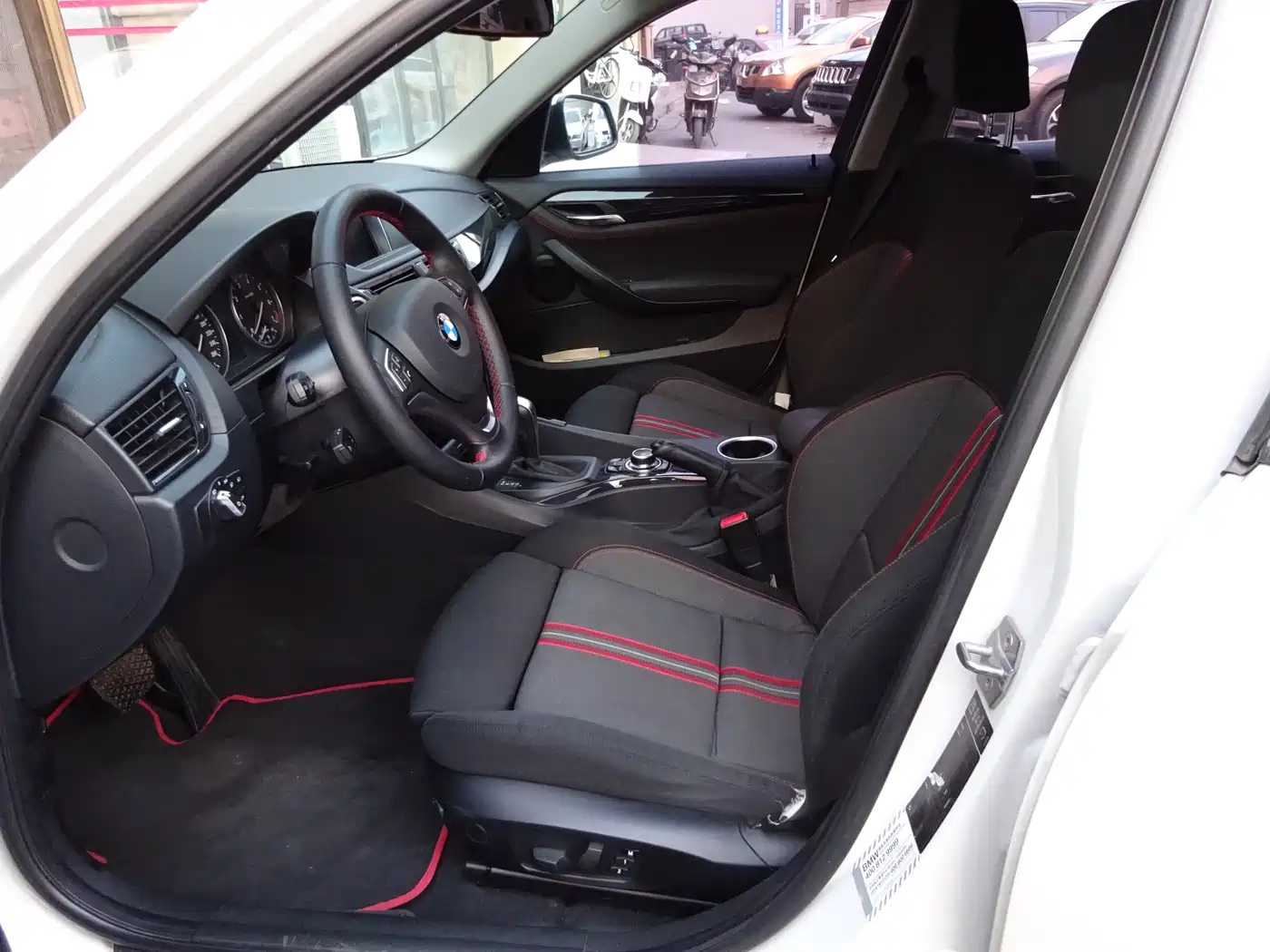 BMW X1 2013 sDrive18i Sport Design Package фото 6