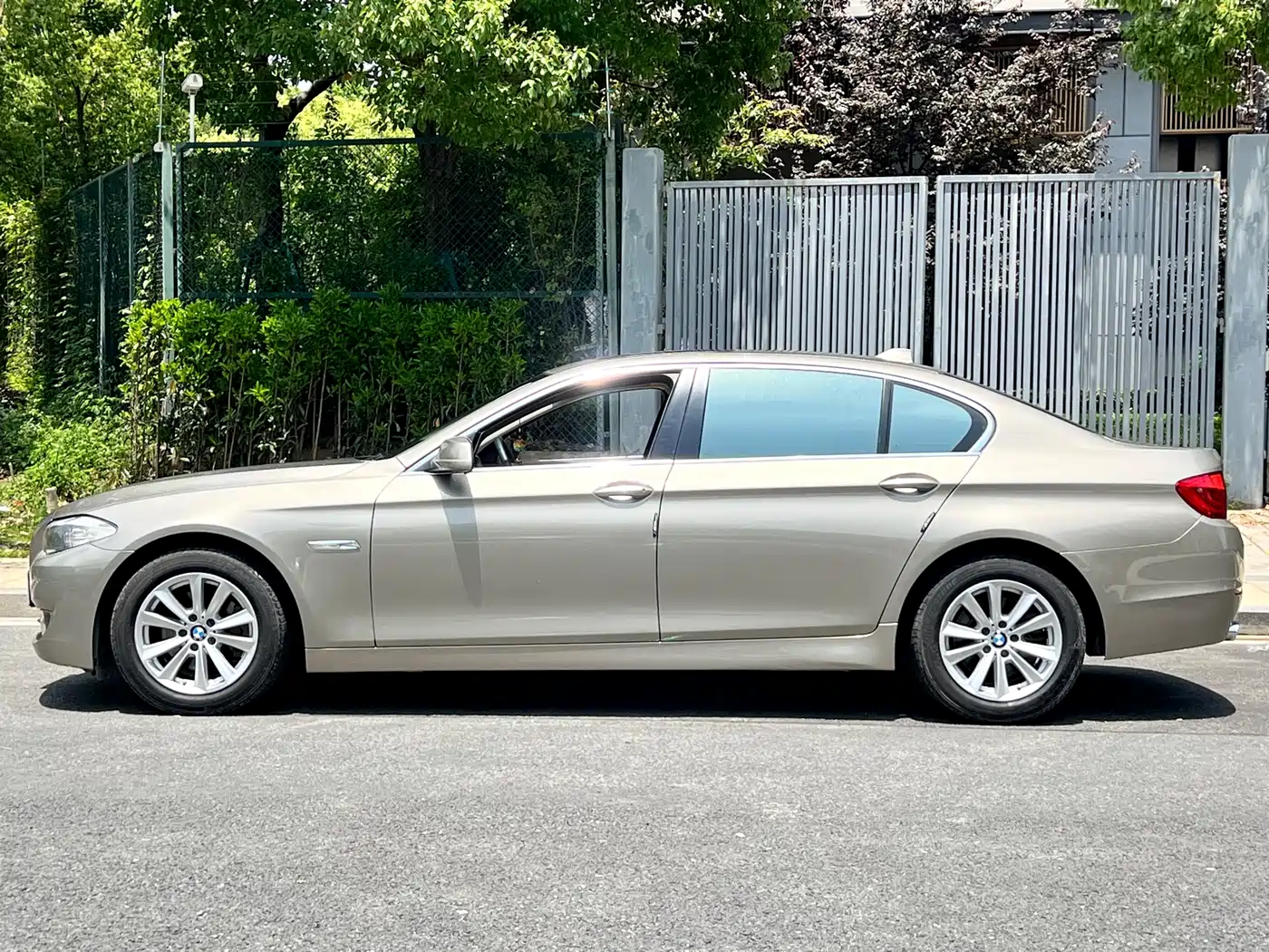 BMW 5 Series 2011 523Li Luxury фото 8