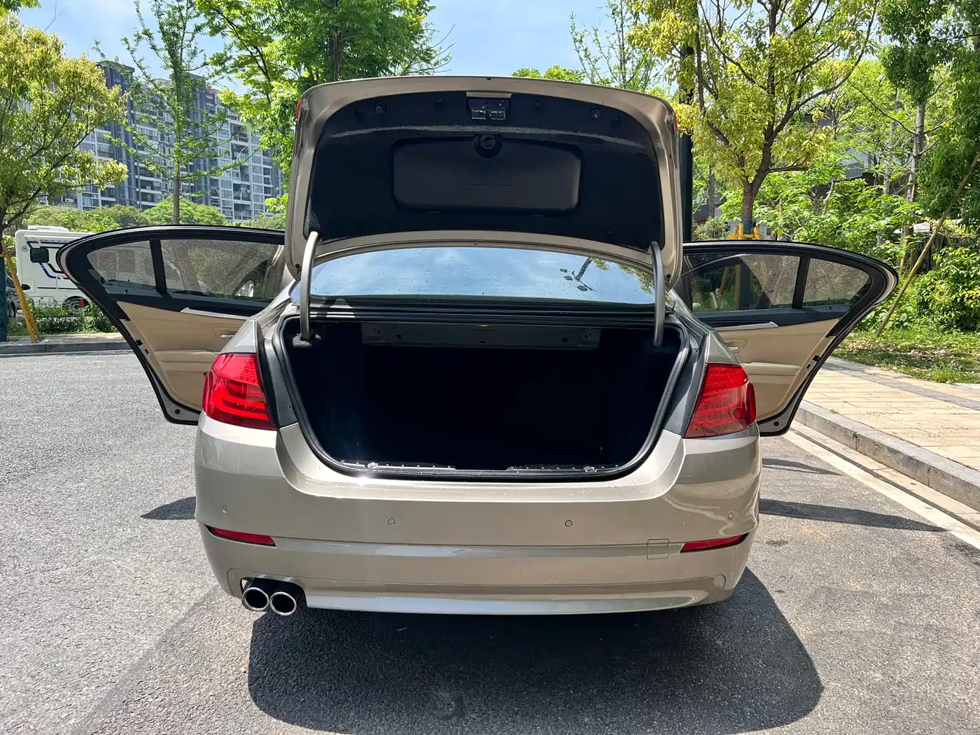 BMW 5 Series 2011 523Li Luxury фото 16