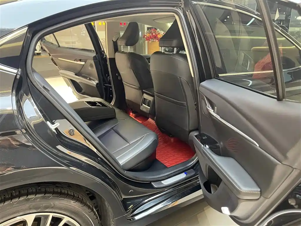 Toyota Camry 2024 Hybrid 2.0HG Premium Edition фото 12