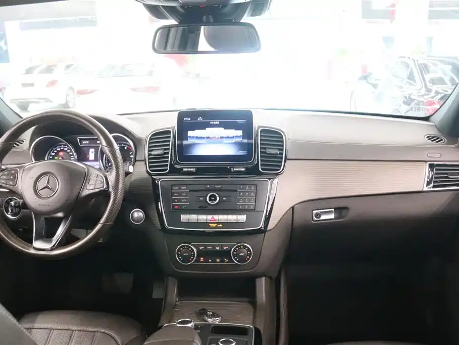 Mercedes-Benz GLE 2018 GLE 320 4MATIC Dynamic Ultimate Edition фото 5
