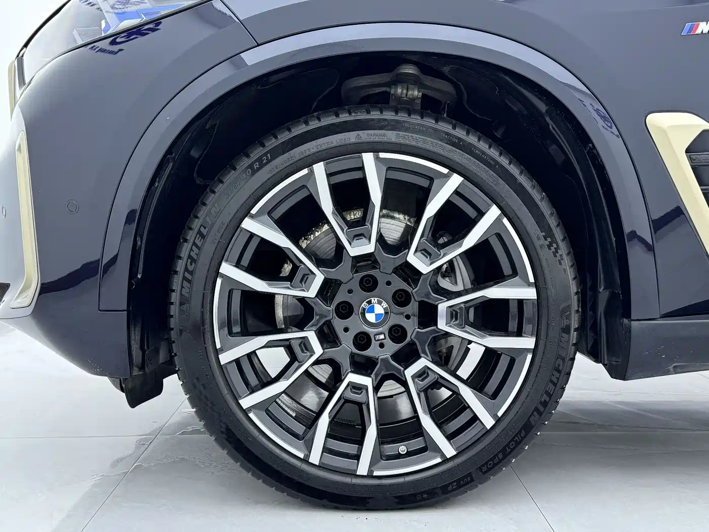 BMW X5 2023 xDrive 40Li M Sport Package фото 16