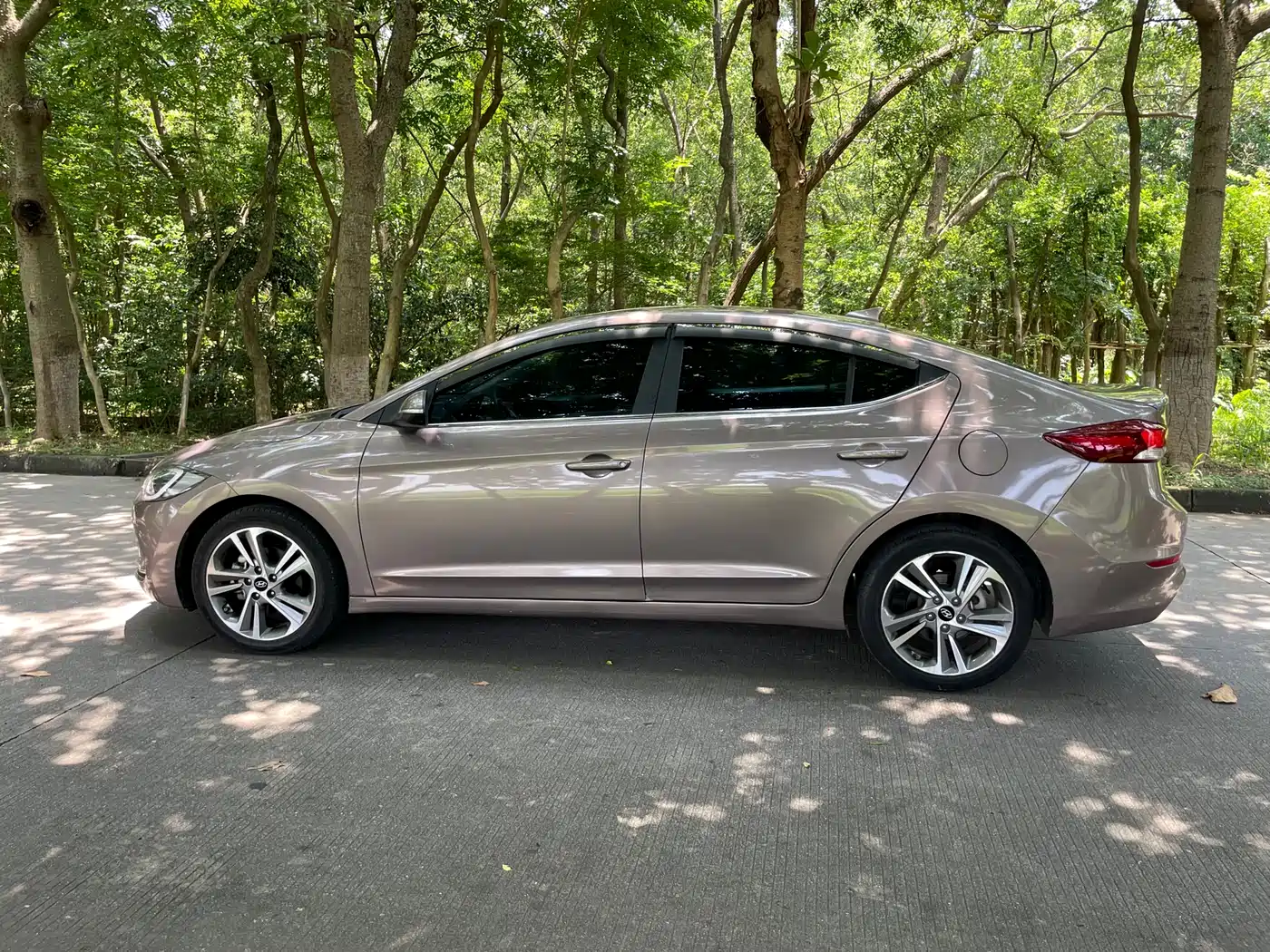 Hyundai Elantra 2016 Model 1.6L Automatic Smart Elite фото 21
