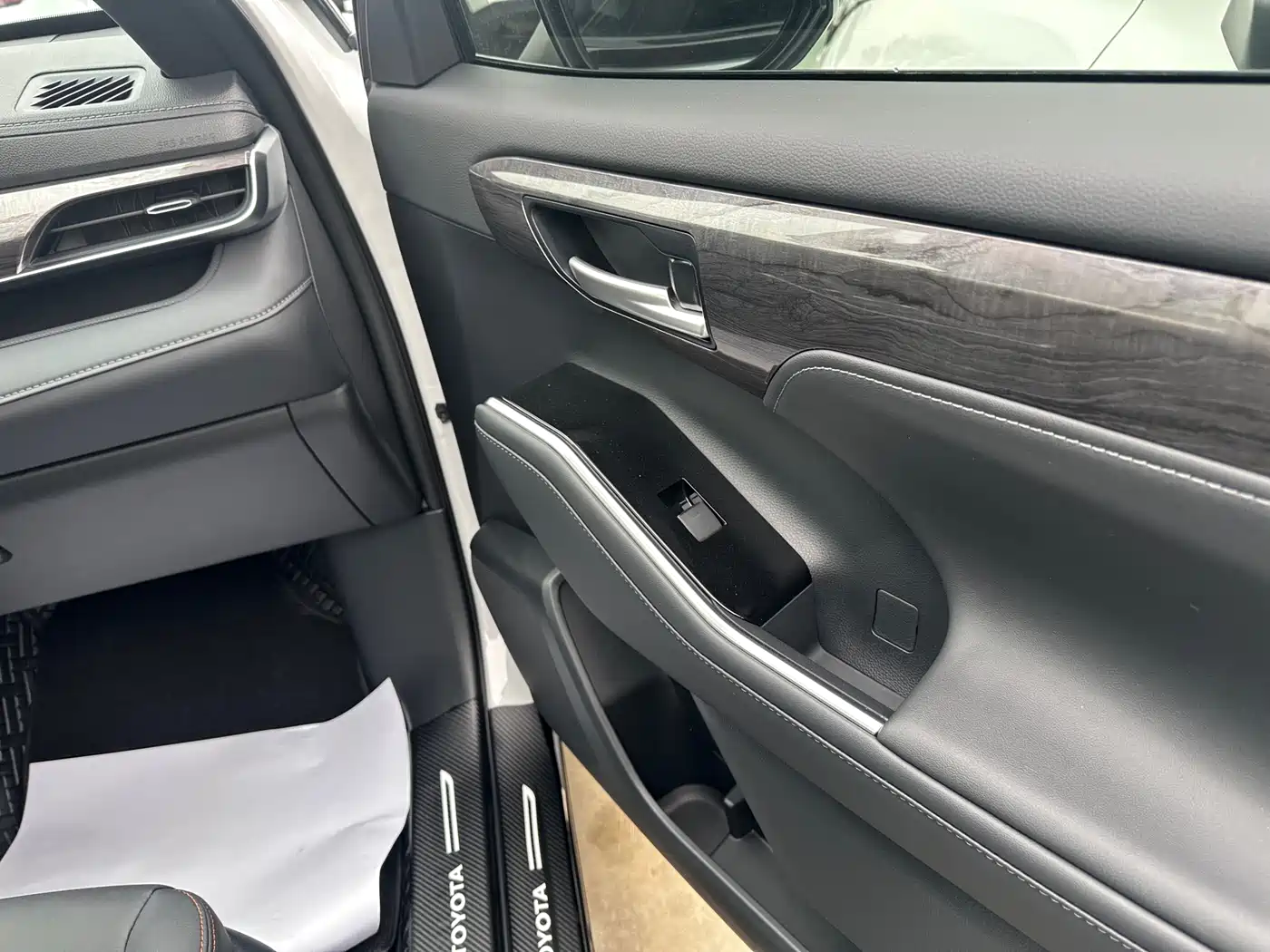 Toyota Crown Kluger 2024 2.5L HEV 4WD Luxury Edition фото 10