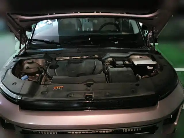 Geely ICON 2023 Model 1.5TD Chocolate Deluxe Edition — фото 3