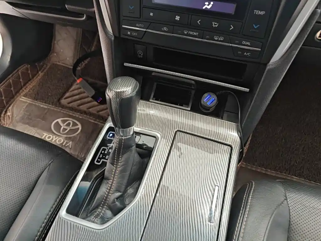 Photo 14 - Toyota Camry