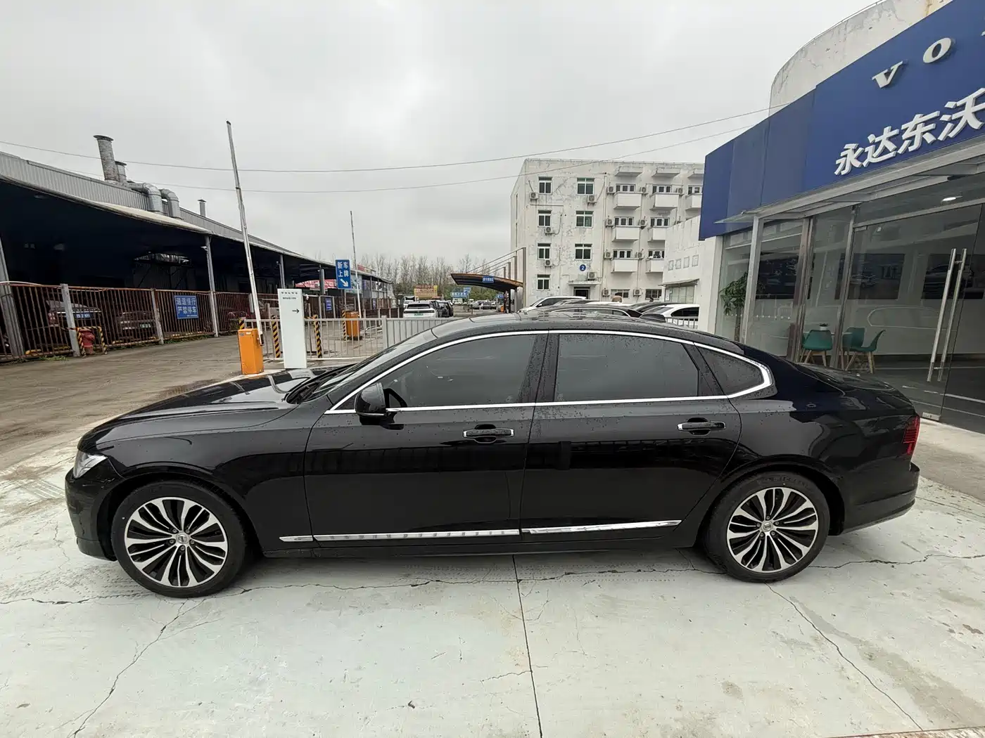 VOLVO S90