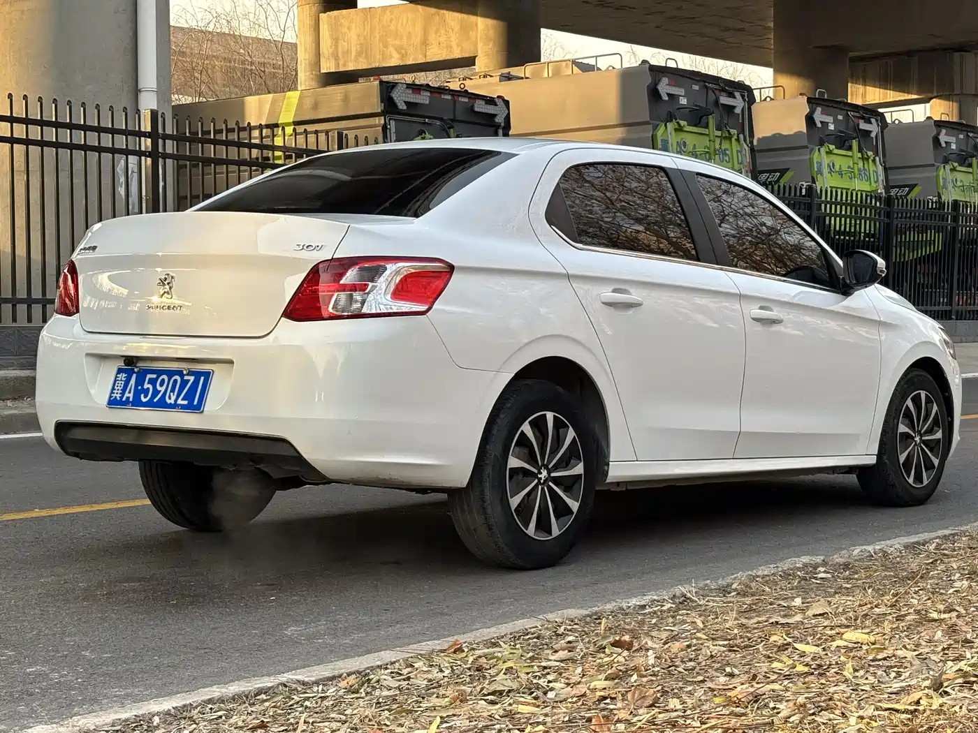 Peugeot 301 2016 1.6L Auto Comfort Edition фото 6