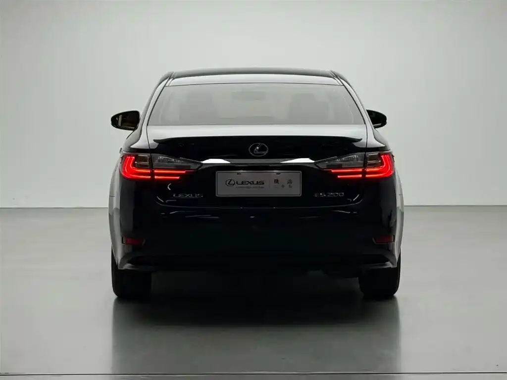 Lexus ES 2015 200 Elite Edition фото 12