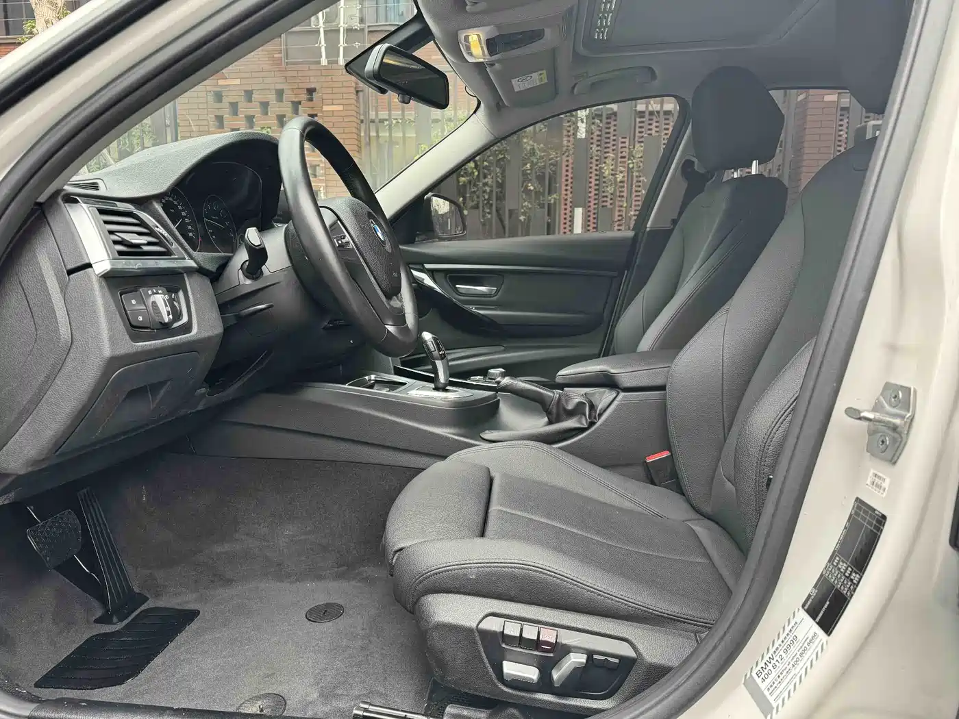 BMW 3 Series 2018 318i фото 6