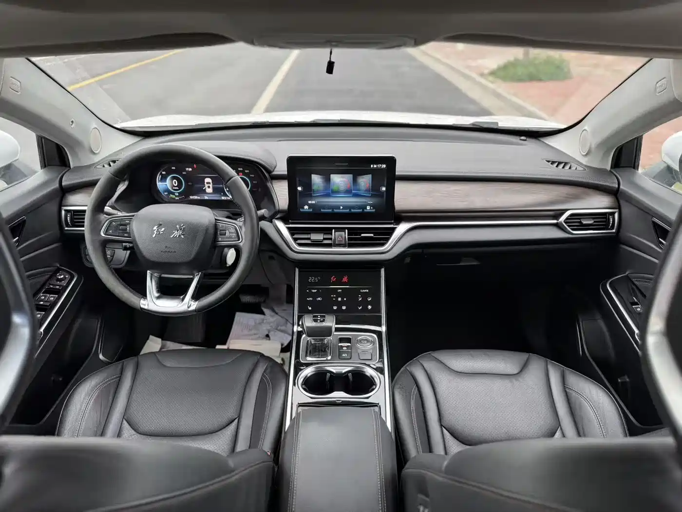 Hongqi E-HS3 2019 Smart Connection Flag Joy FWD Version фото 8