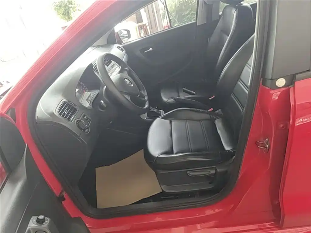 Volkswagen Polo 2016 1.4L Automatic Trend фото 15