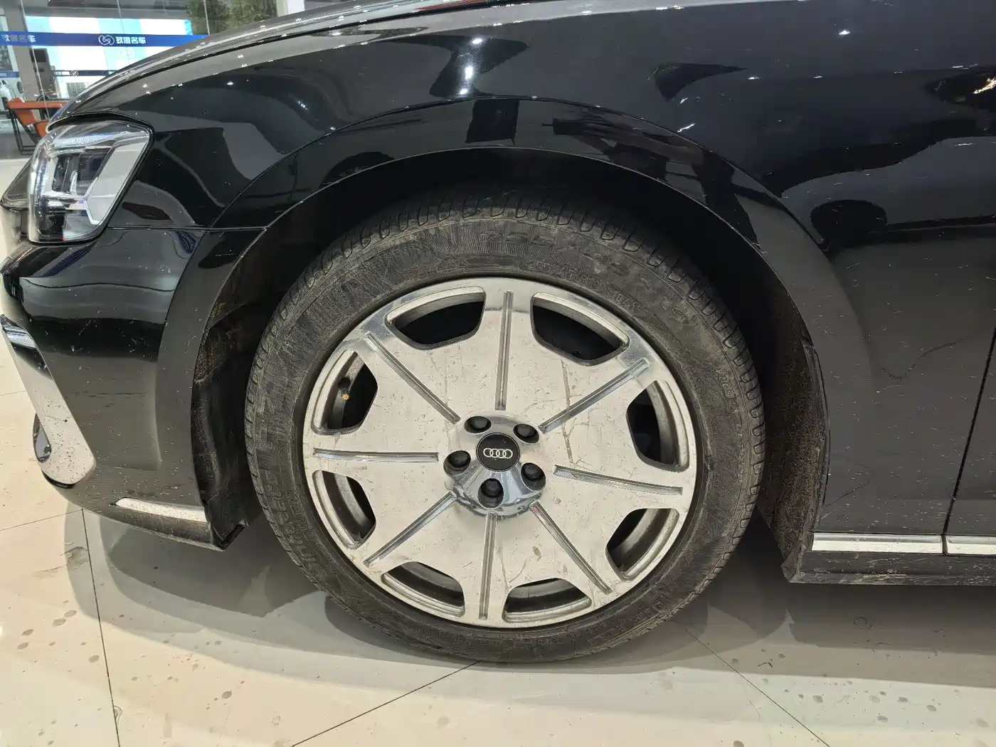 AUDI A8