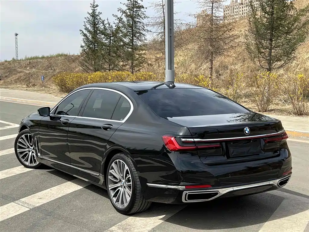 BMW 7-SERIES