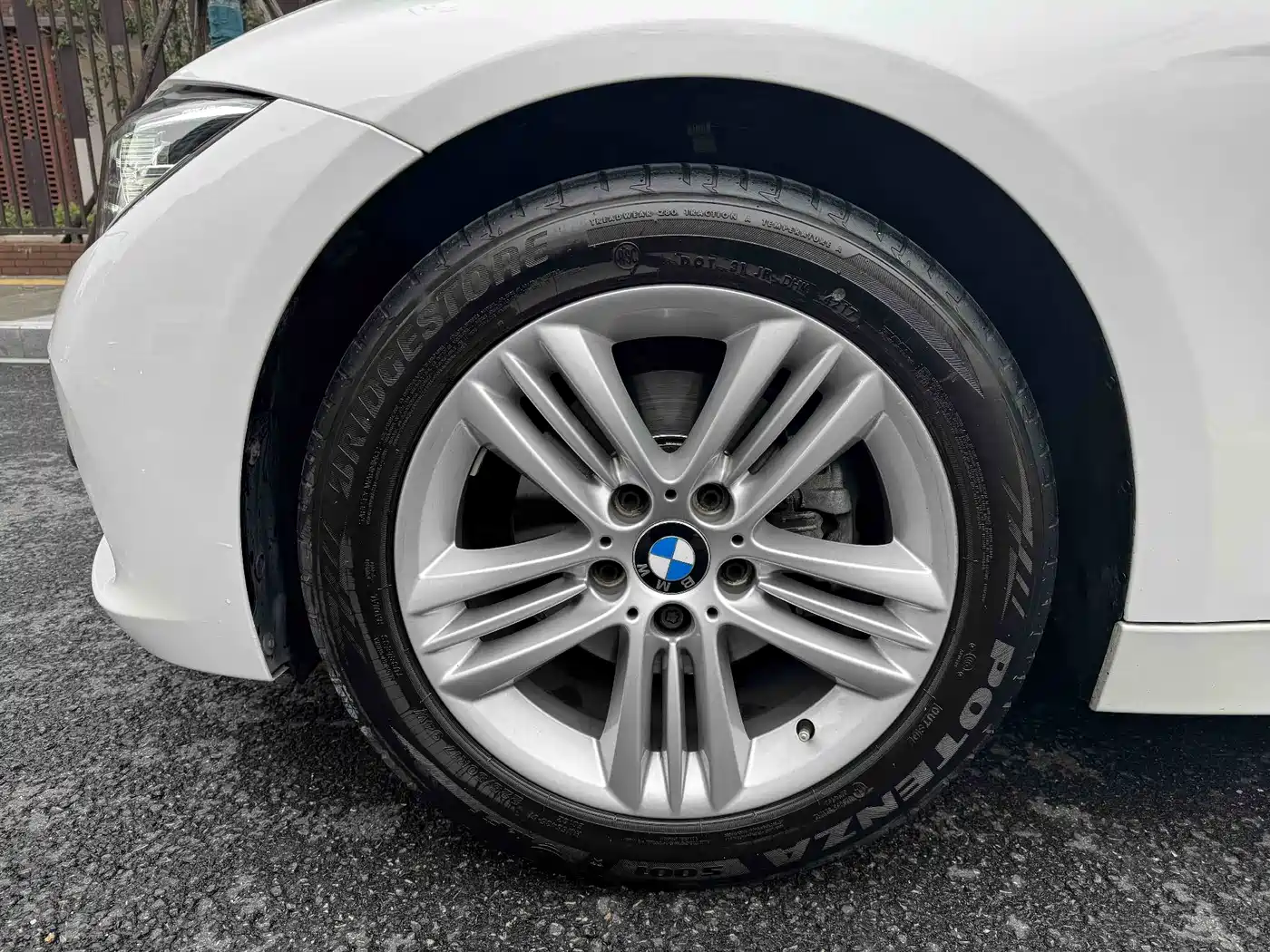 BMW 3 Series 2018 318i фото 5