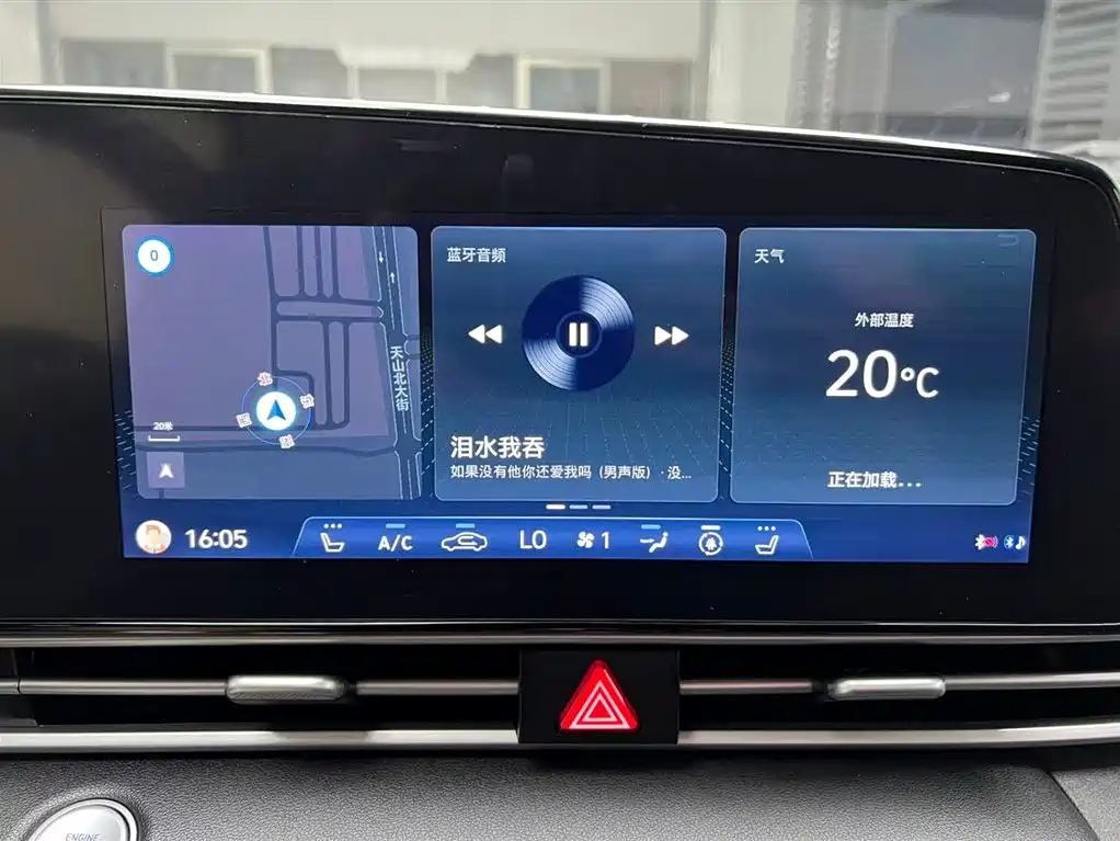 Hyundai Elantra 2021 1.5L CVT LUX Premium Edition фото 9