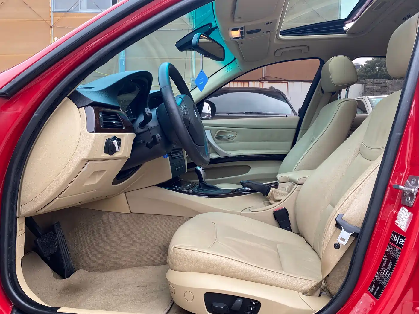 BMW 3 Series 2009 320i Luxury фото 7