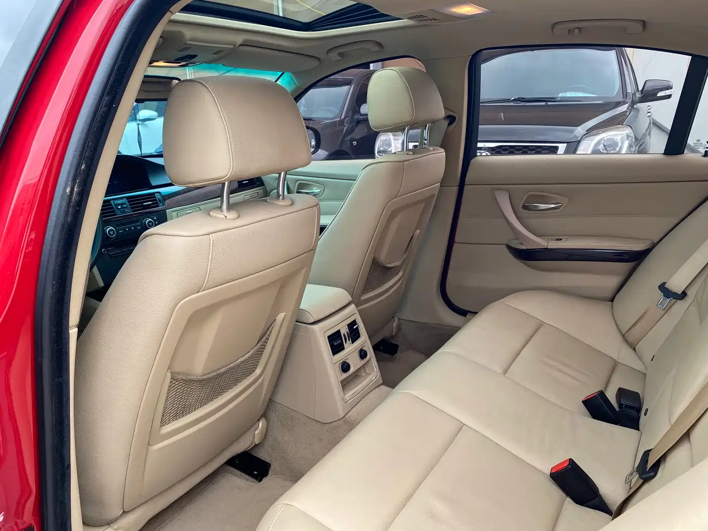 BMW 3 Series 2009 320i Luxury фото 11