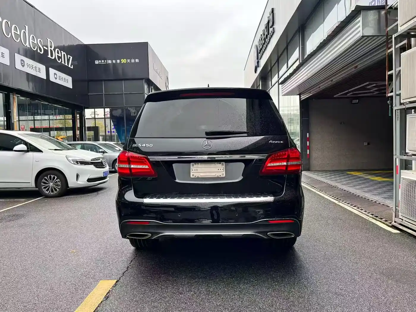 Mercedes-Benz GLS 2018 GLS 400 4MATIC Luxury фото 10