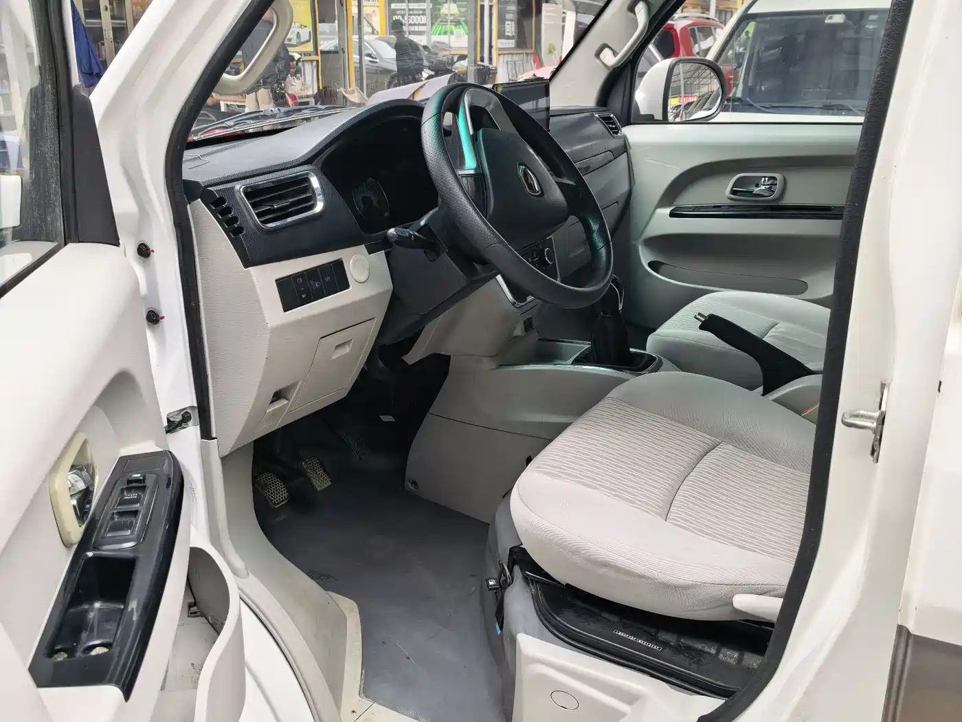Jinbei New Hiace S 2021 2021 1.6L Premium Central Air-conditioned Passenger Vehicle China VI SWD16M