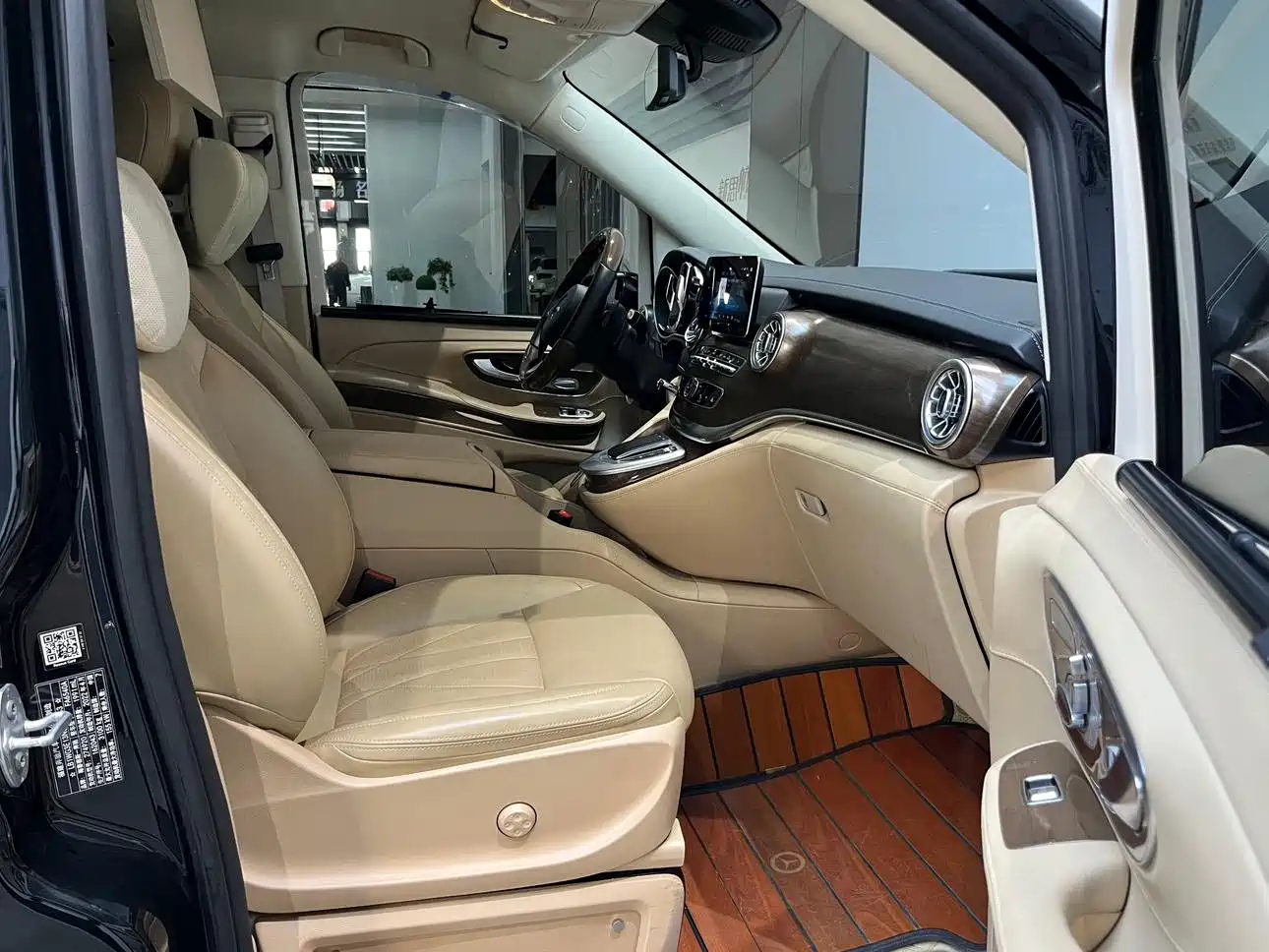 Mercedes-Benz V-Class 2021 V 260 L Long Wheelbase Premium Edition фото 14