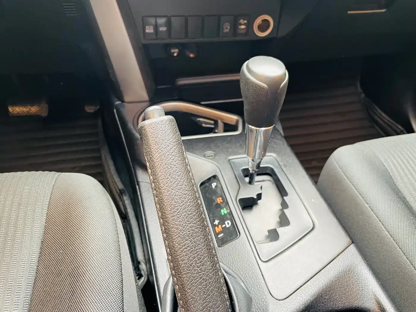 Toyota RAV4 Rongfang 2016 2.0L CVT 2WD Trend (China V) фото 7