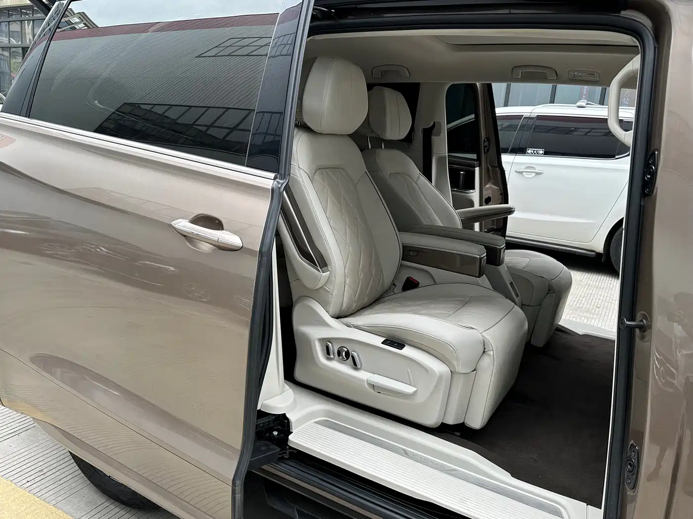 Volkswagen Viloran 2020 380TSI Premium фото 20