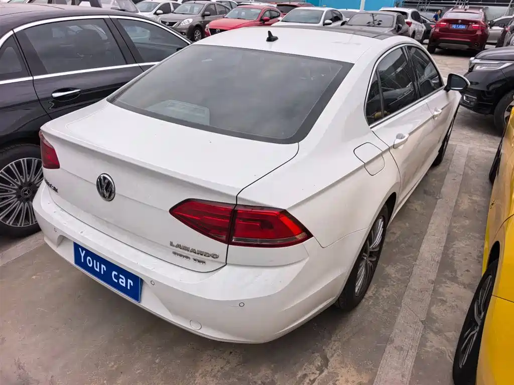 Volkswagen Lamando 2015 330TSI DSG Luxury Edition фото 6