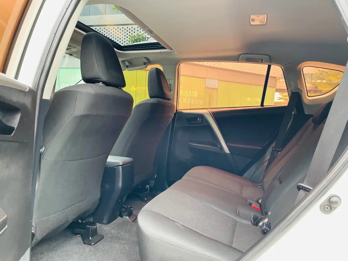 Toyota RAV4 Rongfang 2016 2.0L CVT 2WD Trend (China V) фото 6