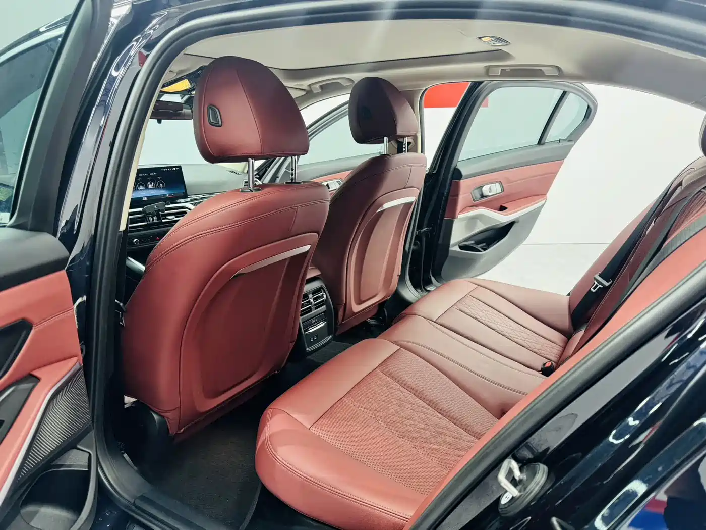 BMW 3 Series 2023 320Li M Sport Package фото 7