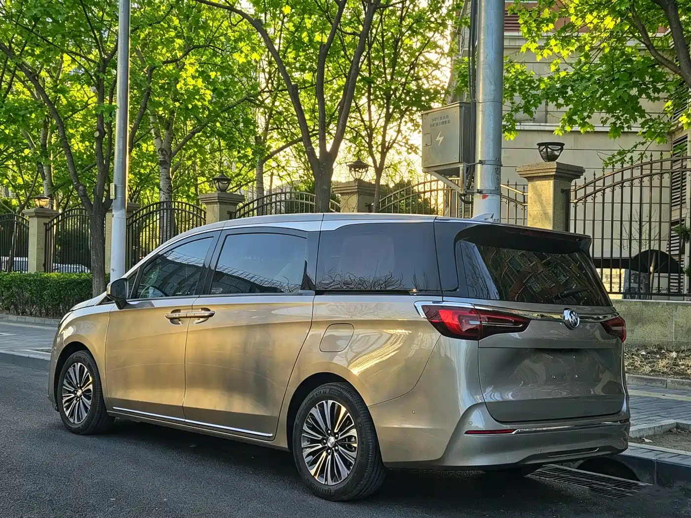 Buick GL8 2023 ES Landmaster Smart Flagship фото 3