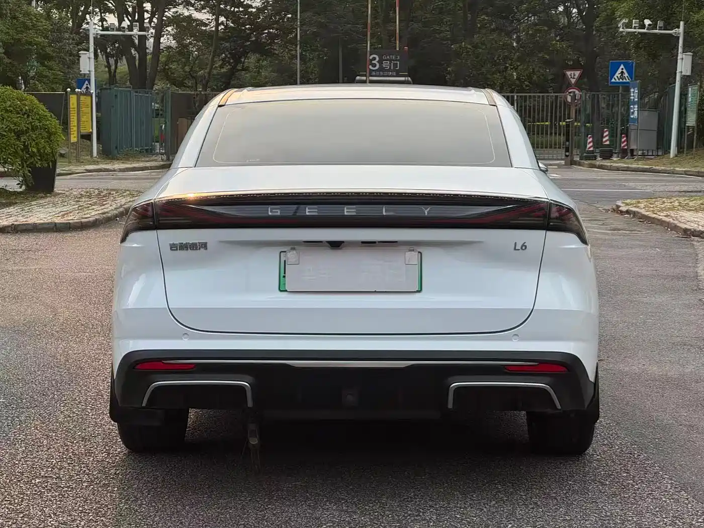 Geely Galaxy Galaxy L6 2024 125km PLUS Soaring Dragon Edition фото 5