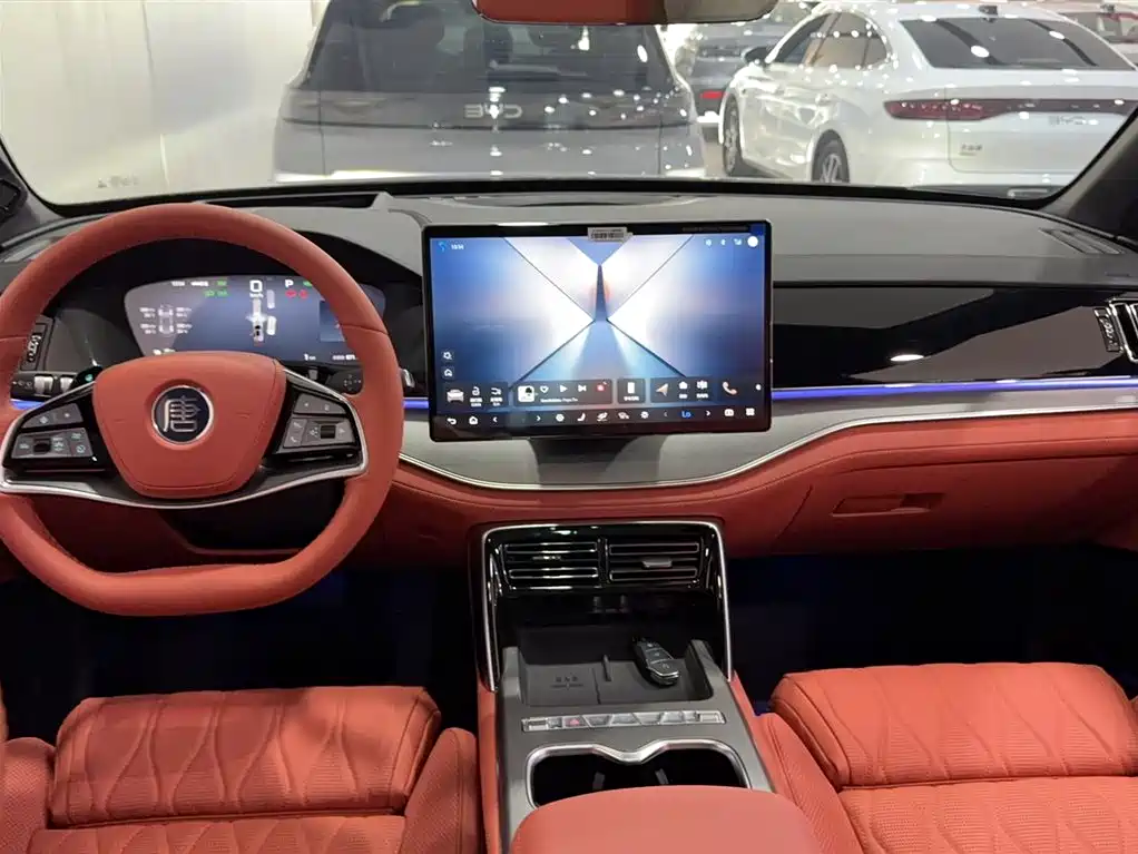 BYD Tang New Energy 2026 DM-i 260KM Premium Edition фото 14