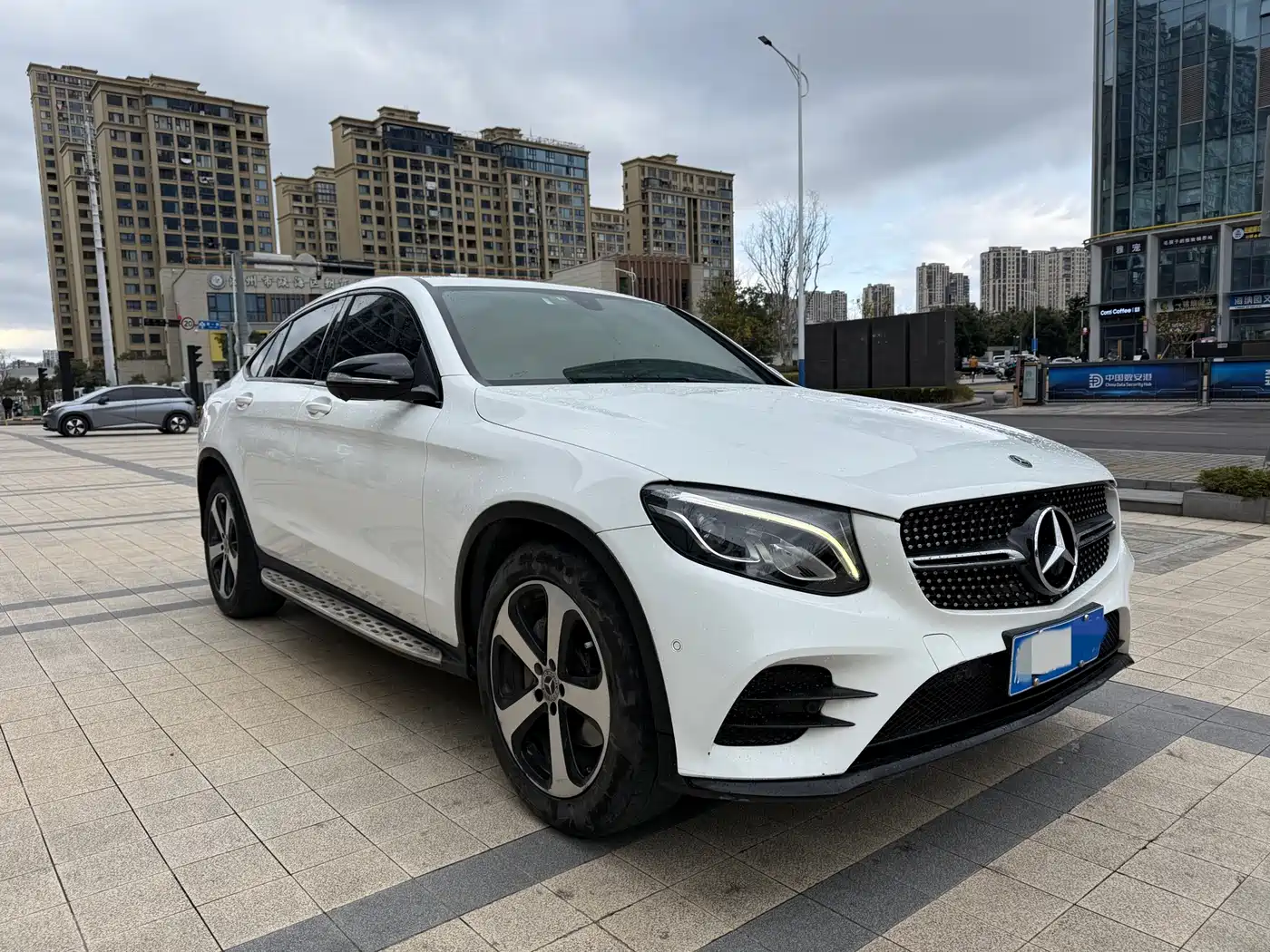 Mercedes-Benz GLC Coupe 2018 GLC 200 4MATIC Coupe SUV фото 3