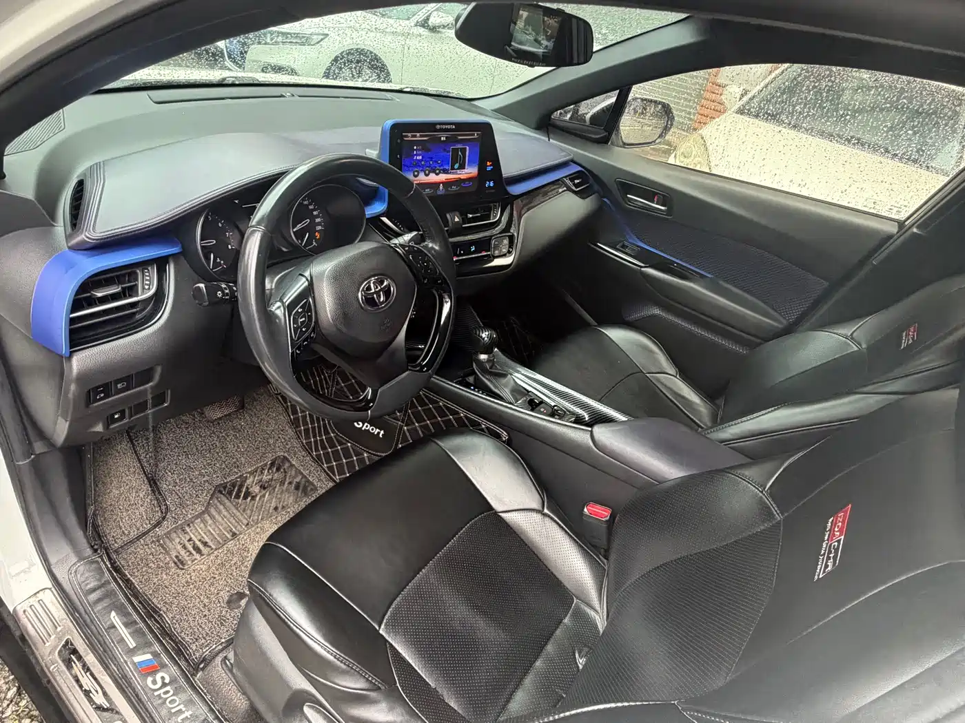 Фото 7 - Toyota C-HR