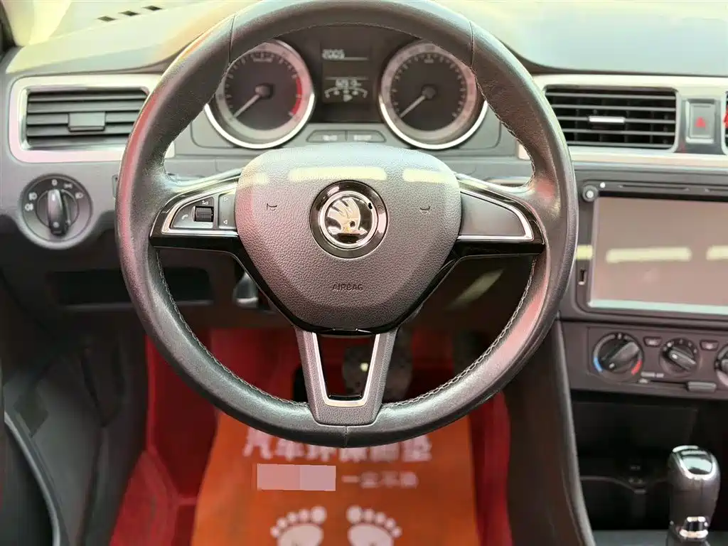 Škoda Skoda Rapid Spaceback 2018 1.6L Automatic Comfort фото 6