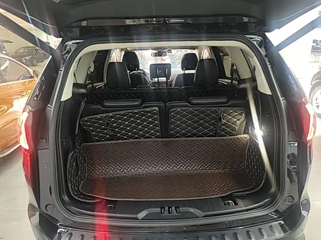 Фото 19 - Ford Edge