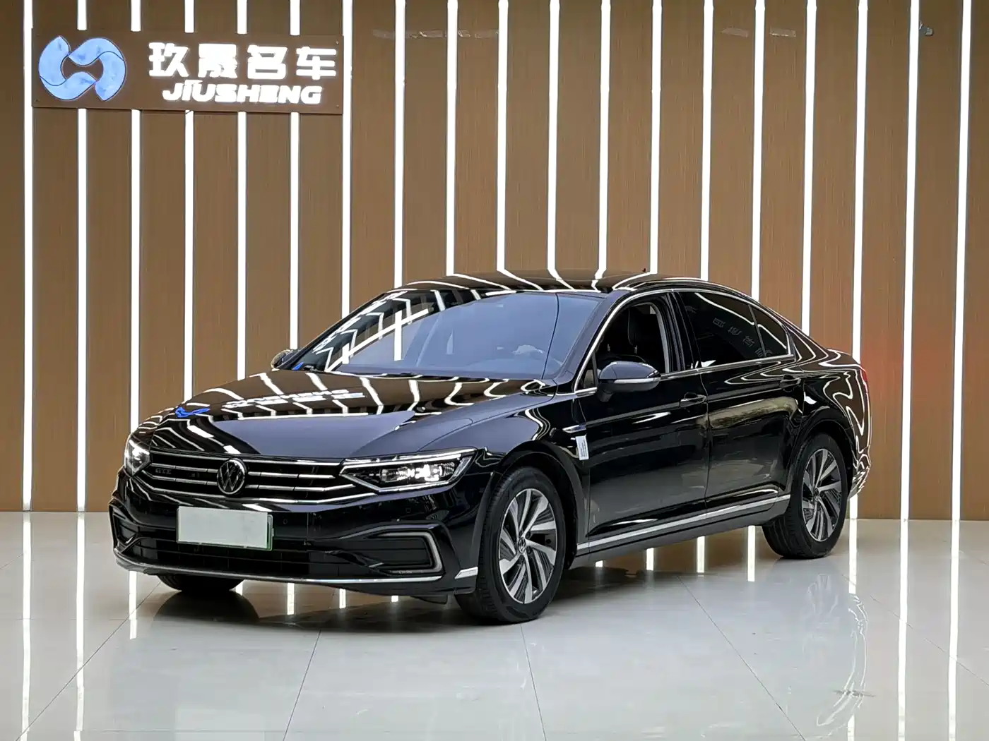 VOLKSWAGEN MAGOTAN GTE PLUG IN HYBRID