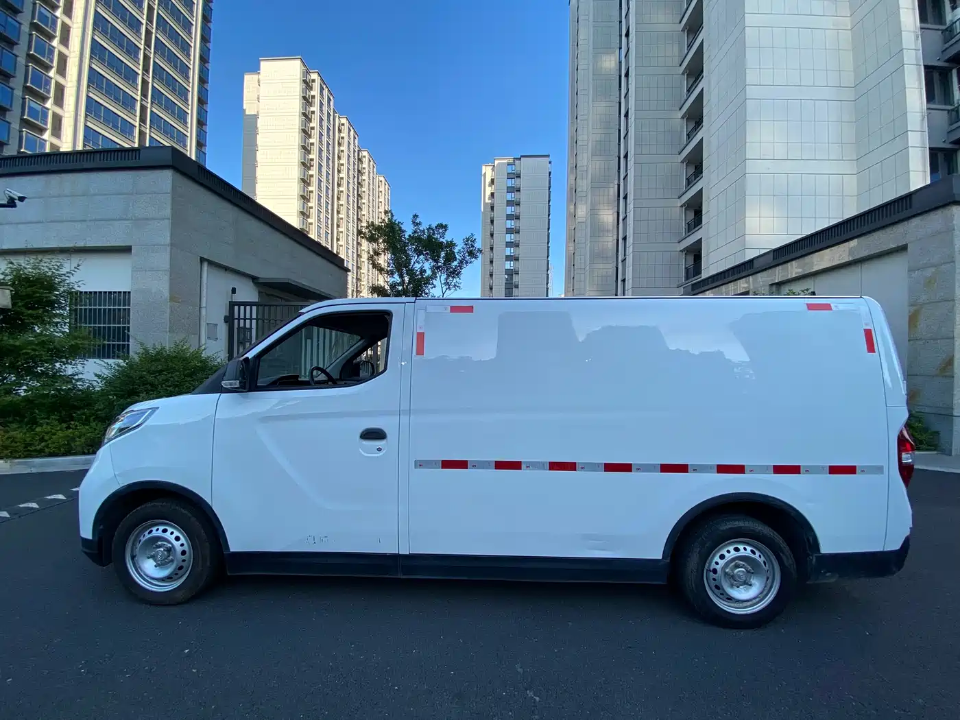 SAIC Maxus Maxus EV30 2023 Pure Electric Intelligent Logistics Expert Long Wheelbase CATL фото 16