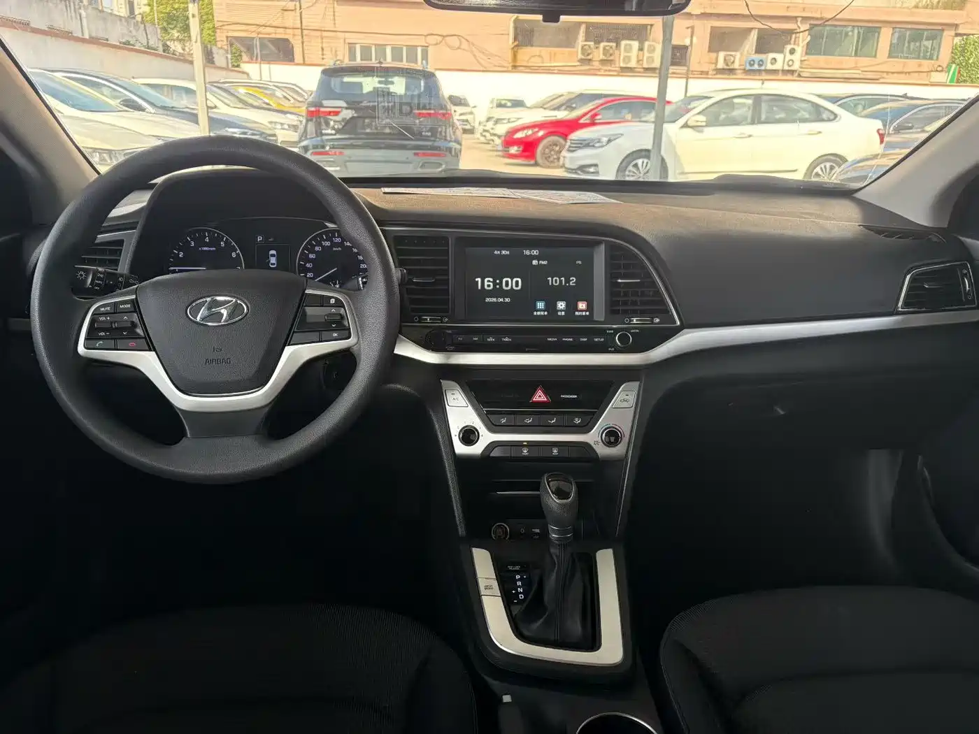 Hyundai Elantra 2016 Model 1.6L Automatic Smart Elite фото 6