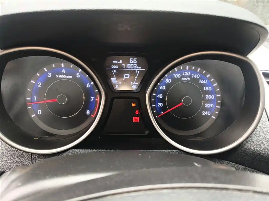 Hyundai Langdong 2012 1.6L Automatic Fashion фото 12
