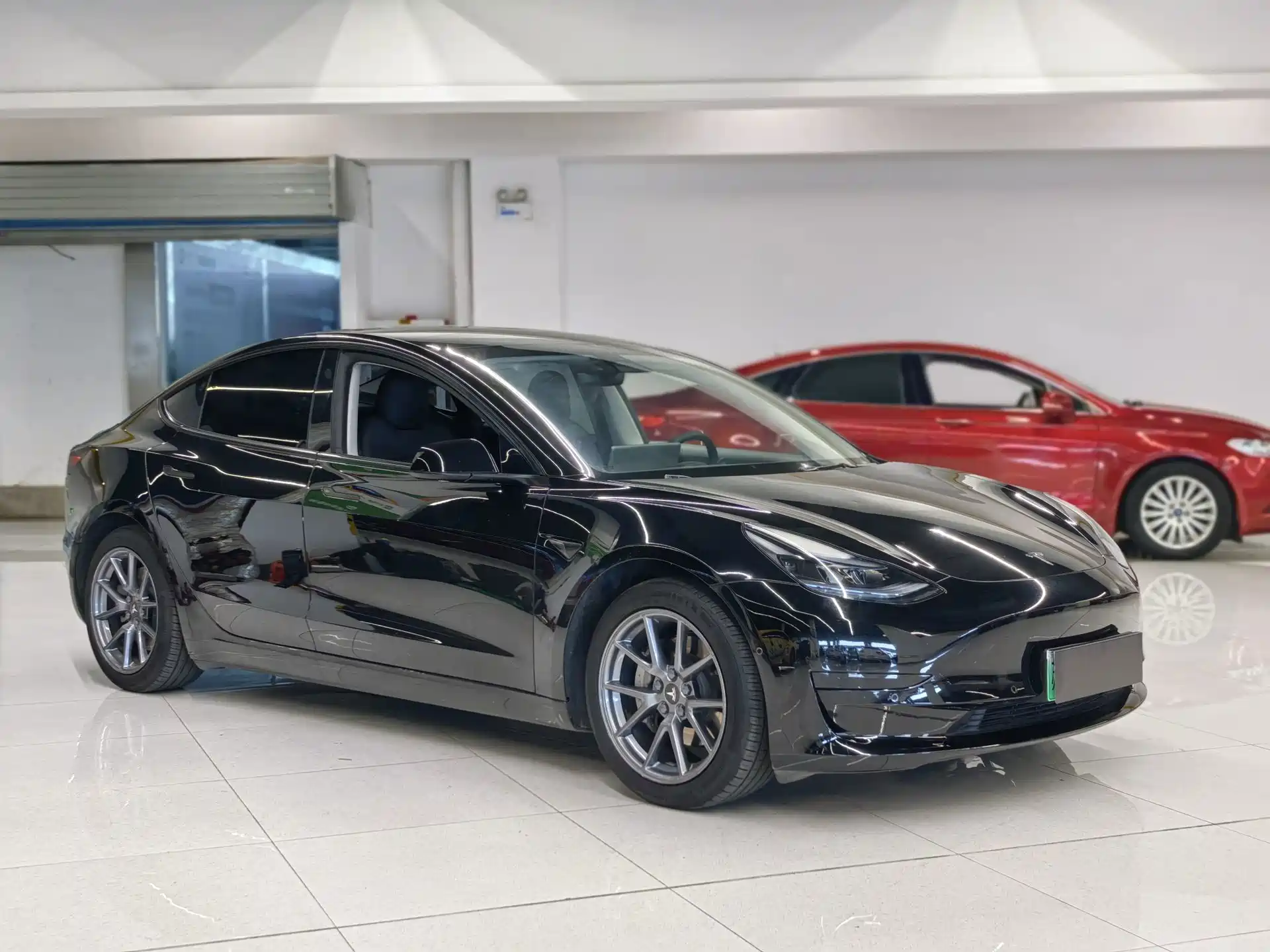 Фото 3 - Tesla Model 3