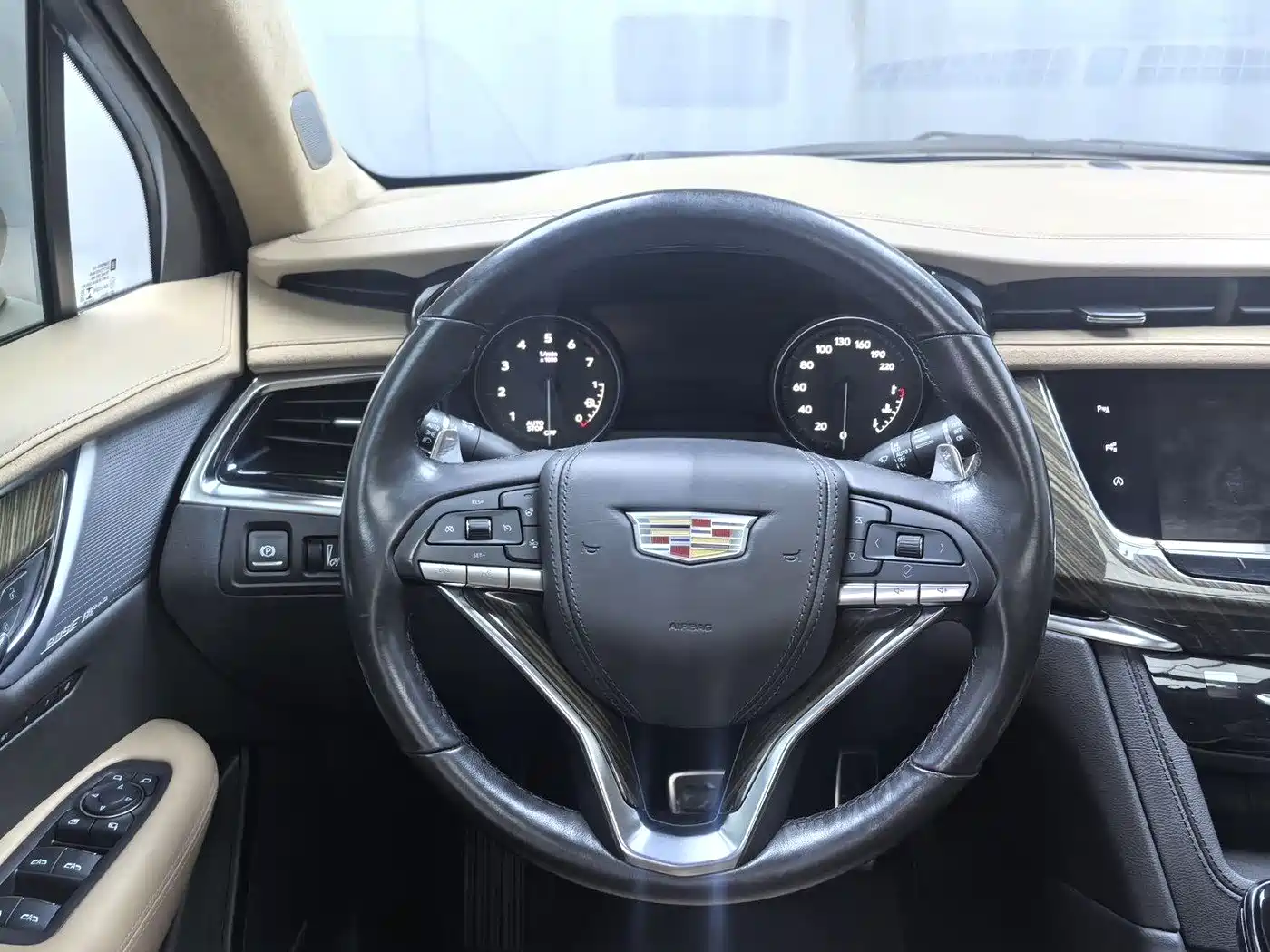 CADILLAC XT6
