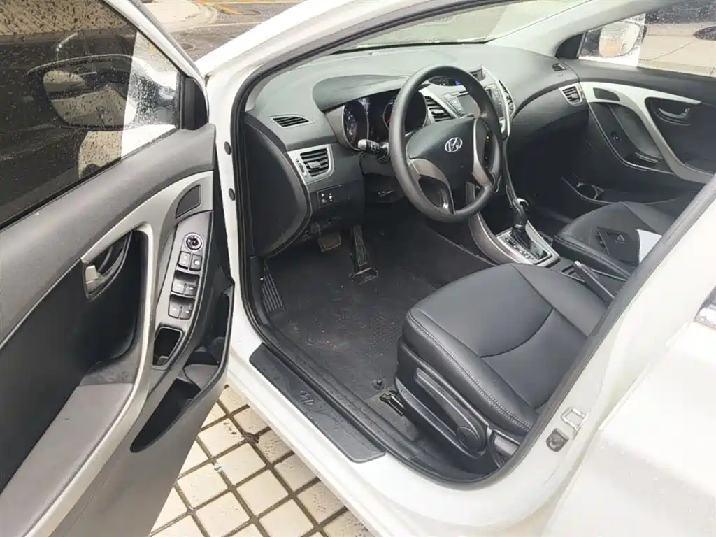 Hyundai Langdong 2012 1.6L Automatic Fashion фото 16