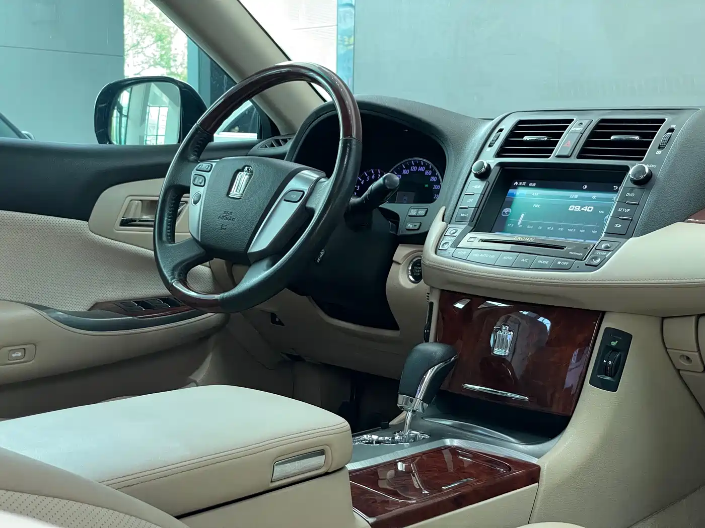 Toyota Crown 2012 2.5L Royal Leather Edition фото 10