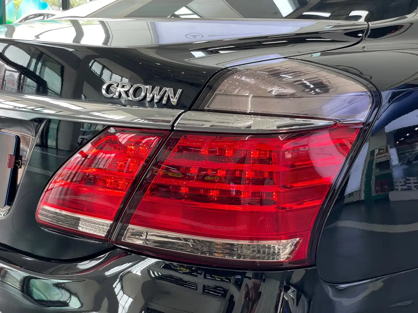 Toyota Crown 2012 2.5L Royal Leather Edition фото 27