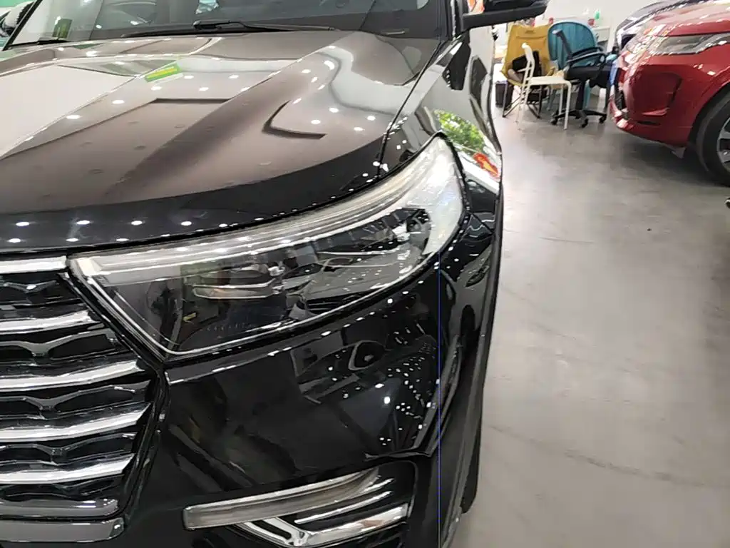 Фото 24 - Ford Explorer