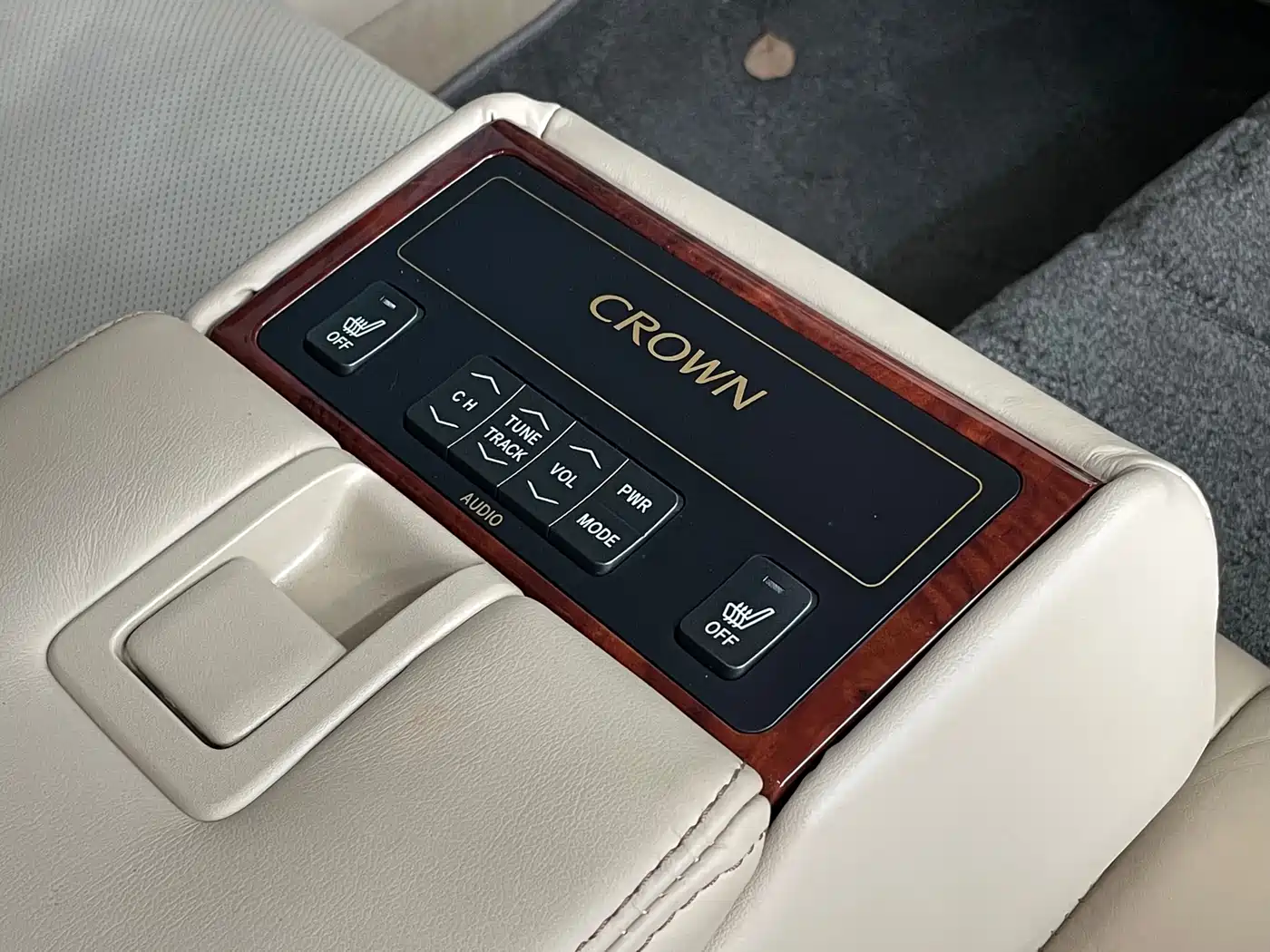 Toyota Crown 2012 2.5L Royal Leather Edition фото 19